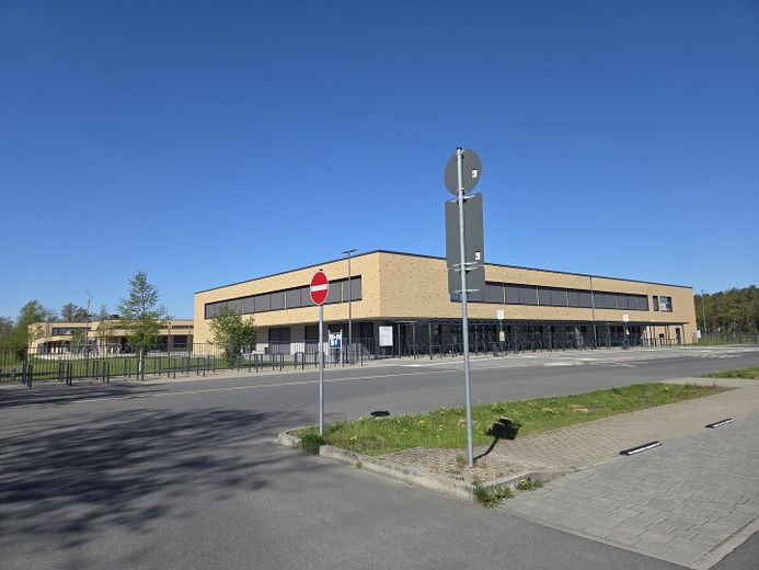 Von Privat: Mehrfamilienhaus mit 24WE in Gemeindekern von 02959 Schleife – Schule Schleife