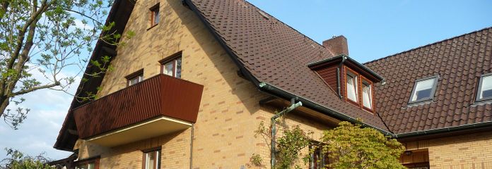 High-quality, very well-maintained house with character and two residential units for sale – Hauseingang