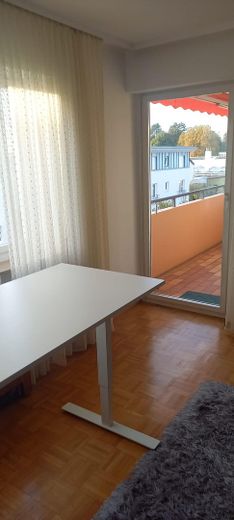 3 Zi-Wohnung: Kurze Wege zu U-Bahn, Einkaufen, Grundschule; 80 qm, schön, ruhig, hell, 2 Balkone – großes Westzimmer mit Loggia