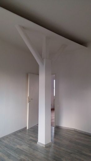 Loft-Wohnung mit großer Dachterrasse | Zentral in Wilsdruff / Dresden |  93qm – Säule & indirekte Beleuchtung
