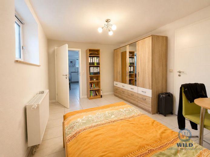 Ein Zuhause mit Zukunft - wertbewusst renoviert, nachhaltig gedacht, in Püttlingen gelegen. – Einliegerwohnung-Schlafzimmer2