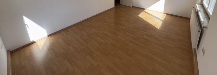 Tanie 3-pokojowe mieszkanie (ok. 63 m2) z aneksem kuchennym w spokojnej lokalizacji mieszkalnej Lichtenau! – Wohnzimmer