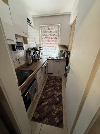 3-Zimmer-Wohnung mit großzügigem Privatgarten und Terrasse – Küche