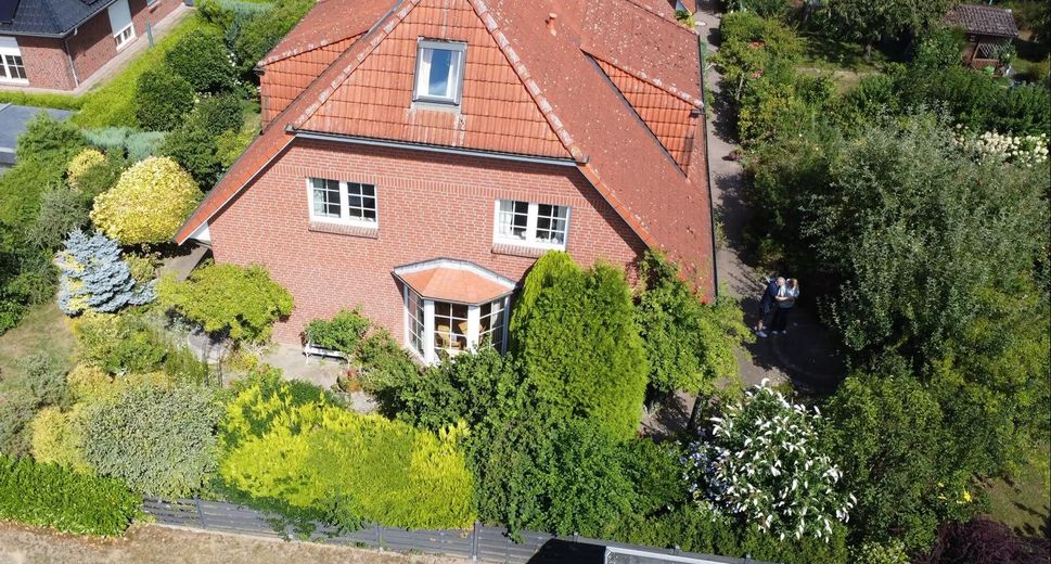 DHH- sehr schön hell, frei/ unvermietet, tolles großes Grundstück – Foto 2