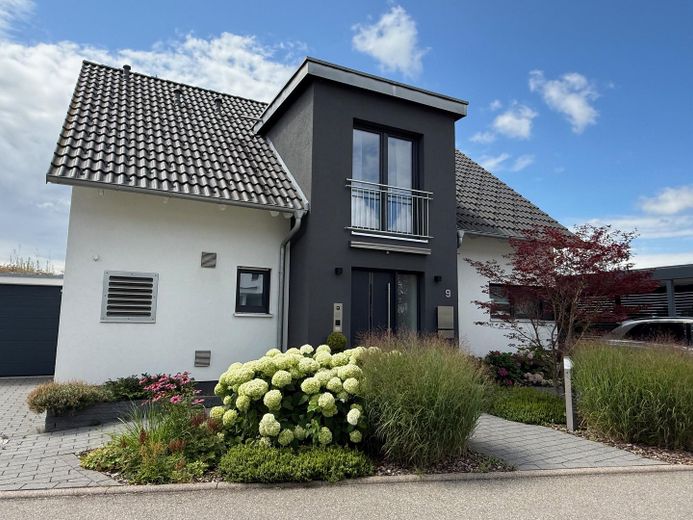 reserviert - Freistehendes Einfamilienhaus in Bestlage von Hbg-Kayh – Feldrandlage, A+, Wärmepumpe – Eingang