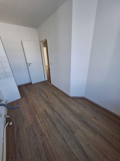 Renovierte, schöne 2-Zimmer Wohnung Krefeld Mitte – Eingang zur Küche