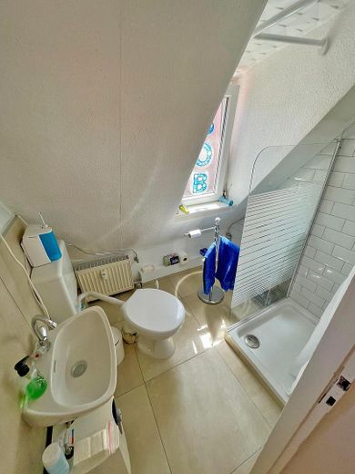 Attraktive & helle DG Wohnung - TOP LAGE in der Altstadt - Provisionsfrei – Bad