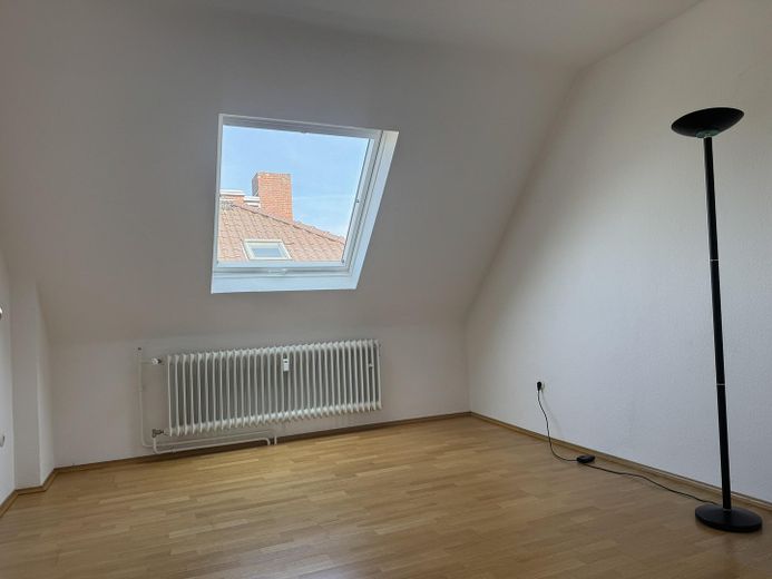 Attraktive DG-Wohnung -  Citylage im Grünen an Kuppelkirche, hohe Lebensqualität; von privat – Schlafzimmer 