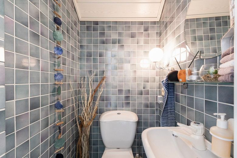 Herzensheim für große Träume - XXL-Haus mit Traumgarten &amp; Wintergarten – Gäste-WC Hauptwohnung