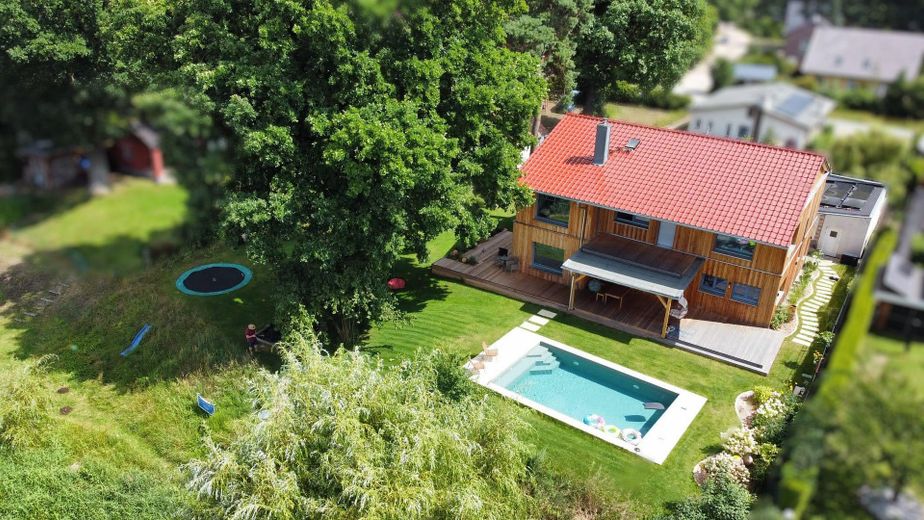 Exklusives Wassergrundstück mit 47 Metern privater Uferfront – Blick von oben