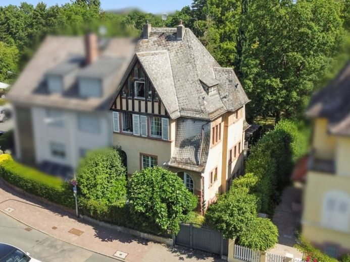 ++Partly furnished period gem with park-like garden in Niederursel++ – Photo 1