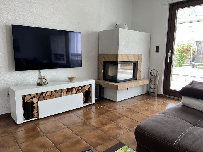 von Privat: Doppelhaushälfte mit Wintergarten, Kamin, Photovoltaik,… – Wohnzimmer Kamin