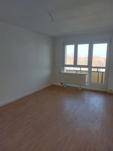 Sehr schöne neu sanierte 3-R-Wohnung. ca.58,20 m² im EG zu vermieten. – Wohnzimmer