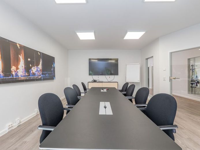 Repräsentative Büro- oder Praxisfläche in zentraler dennoch diskreter Lage! – Foto 1