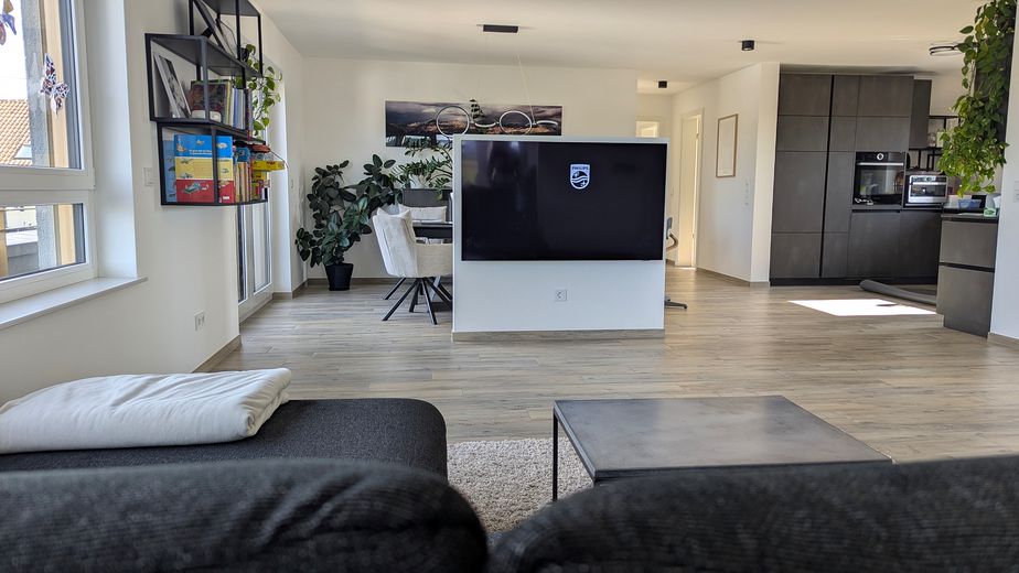 Exklusives Penthouse: Bungalow-Feeling mit spektakulärem Panorama, gigantischer Terrasse und Garten – Großzügigkeit im Wohnbereich