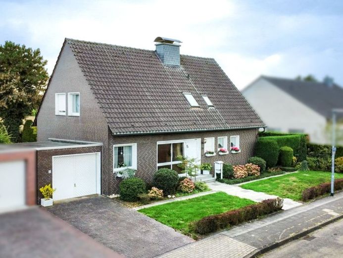 Casa unifamiliar con jardín de ensueño en una ubicación privilegiada de Rheinberg-Annaberg – Foto 1