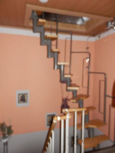 Einfamilienhaus mit Pool & Saunahaus und viel Privatsphäre – Treppe zum Spitzboden