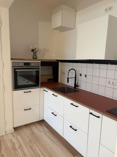 Gemütliche 2-Zimmer-Wohnung mit moderner Wohnküche & weißem Wannenbad – ruhig zum Innenhof – Küche 2