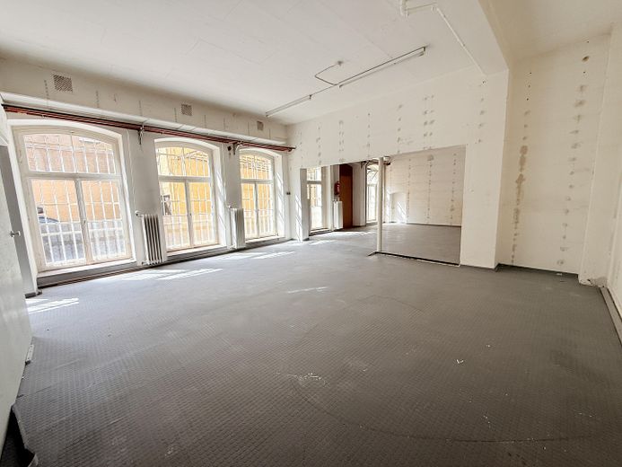Großzügige Gewerbefläche mit vielen Möglichkeiten (teilbar) in zentraler Lage von Bingen – Bereich hinten