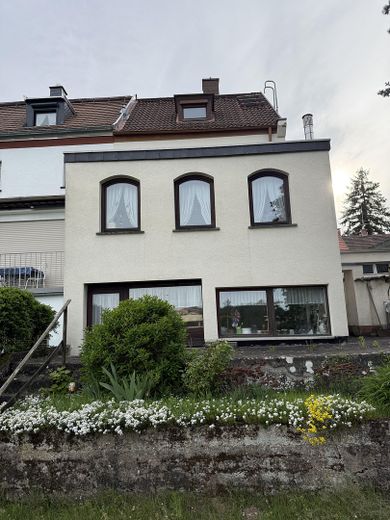 Reiheneckhaus in Saarbrücken St. Arnual – Rückfront