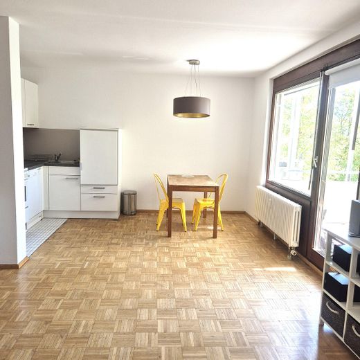 2-kamerappartement (gemeubileerd) met balkon en lift in Stuttgart-Noord / Centrum, nabij Milaneo – Essbereich und Küche