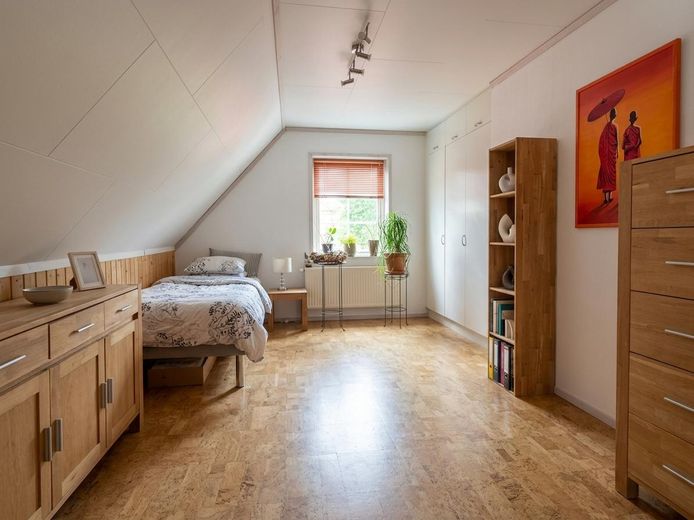 Senza provvigione: porzione di bifamiliare in stile casa svedese con sauna, ampio giardino e vista sui campi – Schlafzimmer 2 im OG