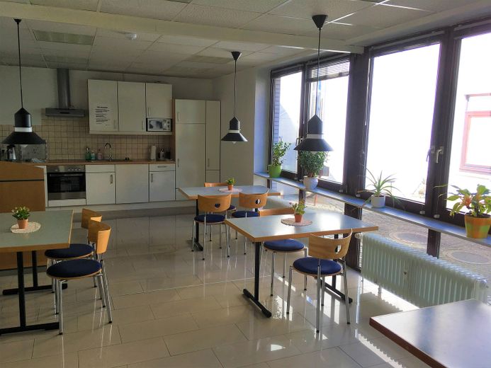 Hamburger Randgebiet Ellerbek - BÜRO hell, freundlich, 20qm - courtagefrei – Küche EG