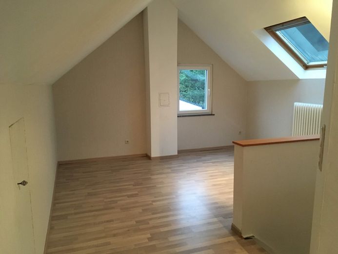Per direct beschikbaar: ca. 184 m² verdeeld over 3 verdiepingen – als eengezinswoning of 2 appartementen – Dachgeschoss