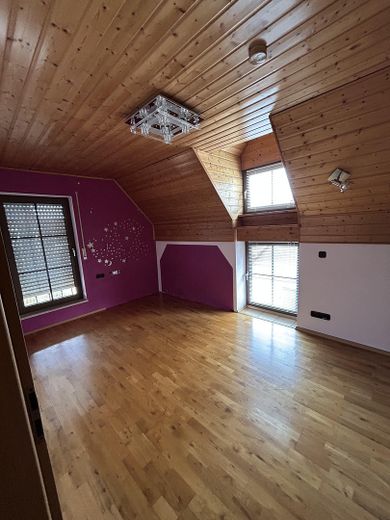 Freistehendes Einfamilienhaus in Neutraubling – Kinderzimmer 1OG