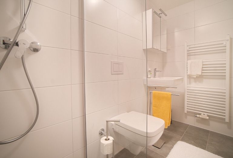 Appartamento confortevole per soggiorni di lavoro, parcheggio direttamente in strada, zona residenziale tranquilla e ottima – f5bf72b00f28af685f5b7ca76b504386b733f104.jpg