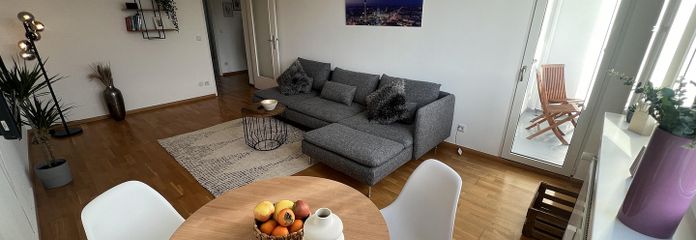 de particulier : libre d’occupation ou rendement de 5 %, emplacement privilégié : appartement 2 pièces avec balcon, ascenseur, place de parking, à proximité du canal – Wohnzimmer