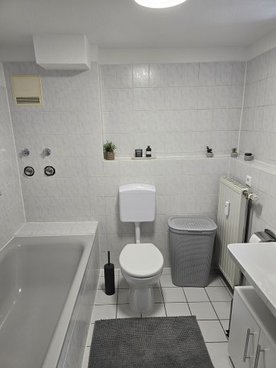 Vollmöblierte Wohnung – Bad