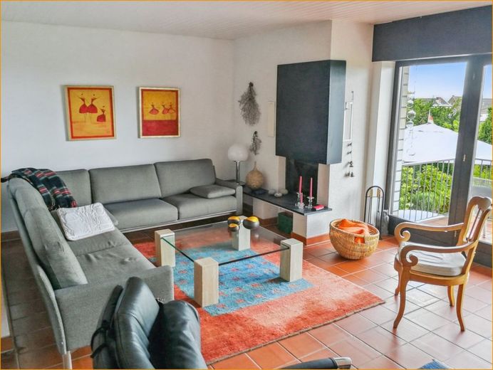 Wohnzimmer mit Kamin