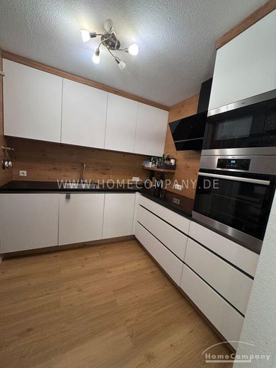 27328 HomeCompany Dresden Möbliert/Furnished 3-Zimmer-Wohnung in Dresden-Blasewitz mit 2 Balkonen max. 4 Personen – 12e7c8be8e9a75afbee41e15806b50d19cc3cdc7.jpg