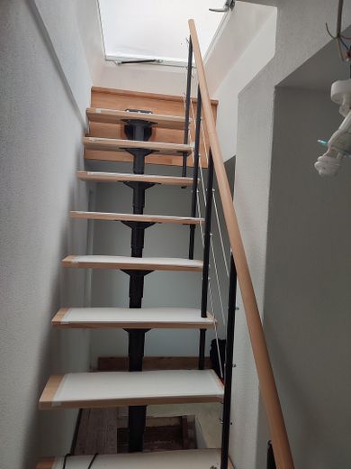 Einfamilienhaus komplett saniert in Camburg bei Jena – Treppe zur Dachterrasse