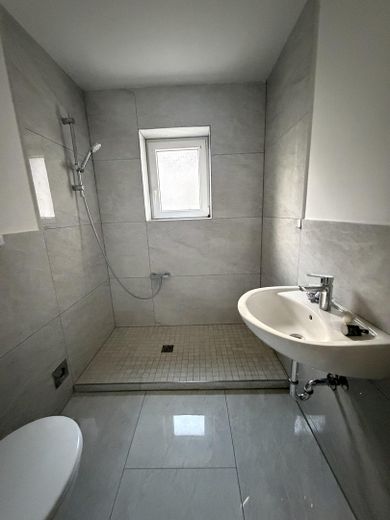 Renovierte 4-Zimmer-Wohnung mit Balkon – Foto 10
