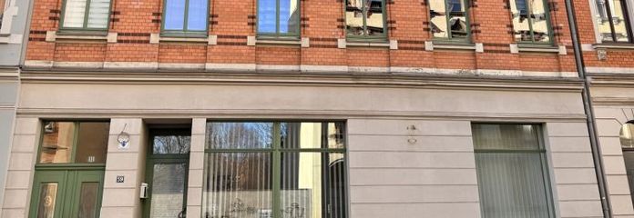 Günstiges Büro/Laden mit Schaufenster