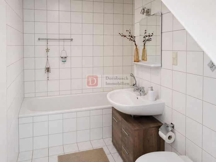 Top!! 3-Zimmer-Dachgeschoss nahe Kurpark – Badezimmer