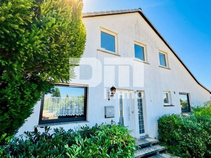 Gepflegte Doppelhaushälfte am Rüsteberg mit Panoramablick über Kassel mit Garten und Stellplatz – Photo 1