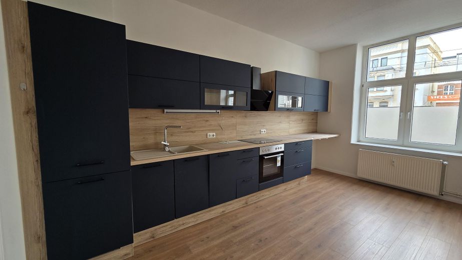 Amplio apartamento de 2 habitaciones, cocina equipada, amplio baño con ducha y bañera, muy luminoso – Küche