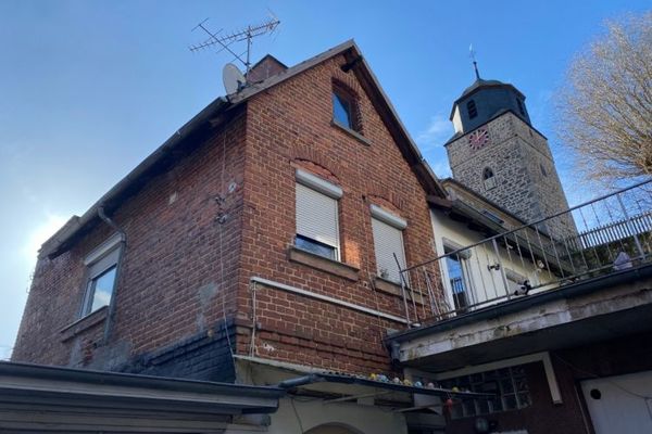 Nobelino.de - Einfamilienhaus - mit kleinem Garten / Ausbaupotential / Dachterrasse in Marburg