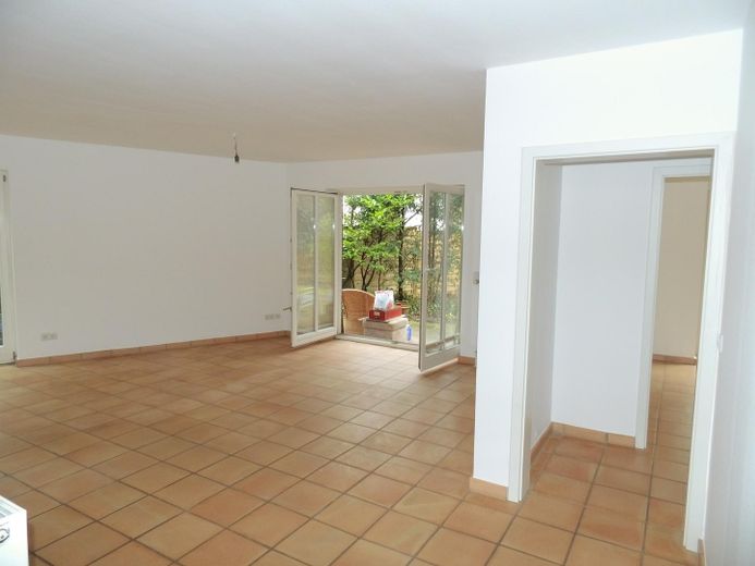 Wohnerlebnis am Jenischpark: traumhafte Erdgeschoßwohnung mit eigenem Garten von Privat – Wohnbereich