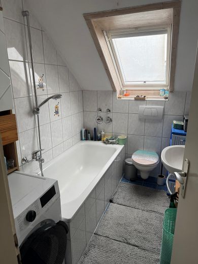 CONTRATTO DI LOCAZIONE A TERMINE! Appartamento mansardato di 2 locali con cucina componibile e grande giardino vicino all'università di KN – Photo 2