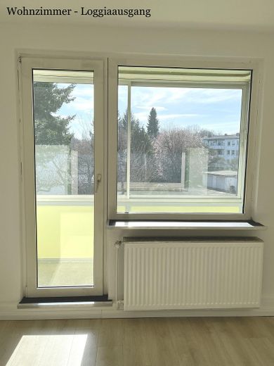 Gepflegte 3-Zimmer-Wohnung mit Balkon und Tageslichtbad nahe der Weser in Bremen-Woltmershausen – Austritt zum Balkon