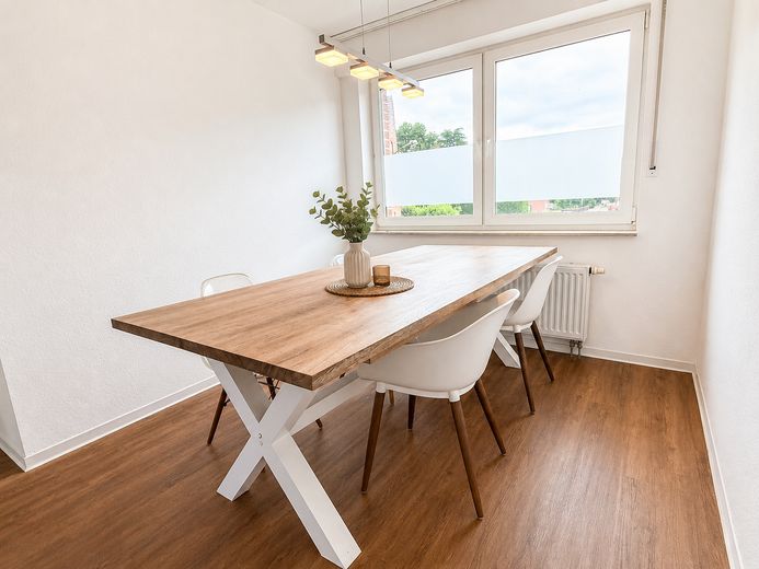 Stilvolles Wohnen auf Zeit hochwertig möblierte Wohnung, ruhig, modern & in Top-Lage, all-inclusive – Esszimmer
