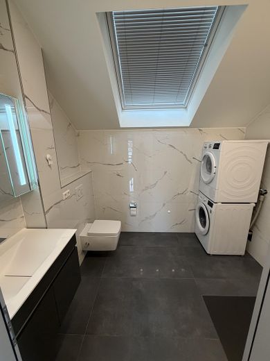 Exklusive 4-Zimmer-Penthousewohnung mit Dachterrasse & Garage+Stellplatz – provisionsfrei – Duschbad