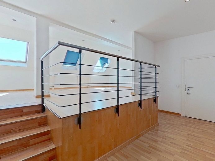 Warmes Nest, kalte Ersparnis - 1 KALTMIETE GESCHENKT: Große 3-Zimmer-Dachgeschosswohnung mit EBK und intelligentem Grundriss im historischen Breitenweg – Eingangsbereich