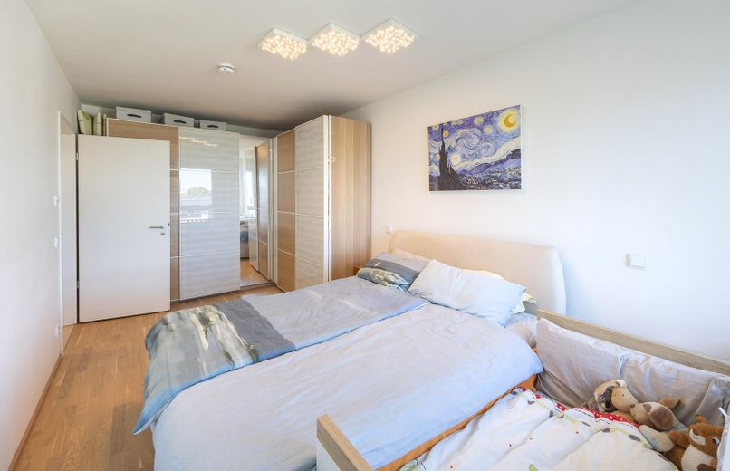 Moderne und neuwertige 4-Zimmer-Wohnung in Gronsdorf – Schlafzimmer