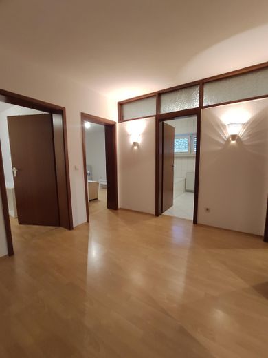 große Doppelhaushälfte ideal zum Wohnen und Arbeiten – 1. OG Diele (4 Zim+Bad+ Balkon