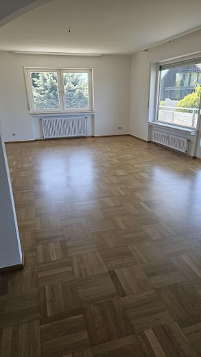 Sonnige 4-Zi mit Balkon + Garage in Ebersteinburg – Foto 3